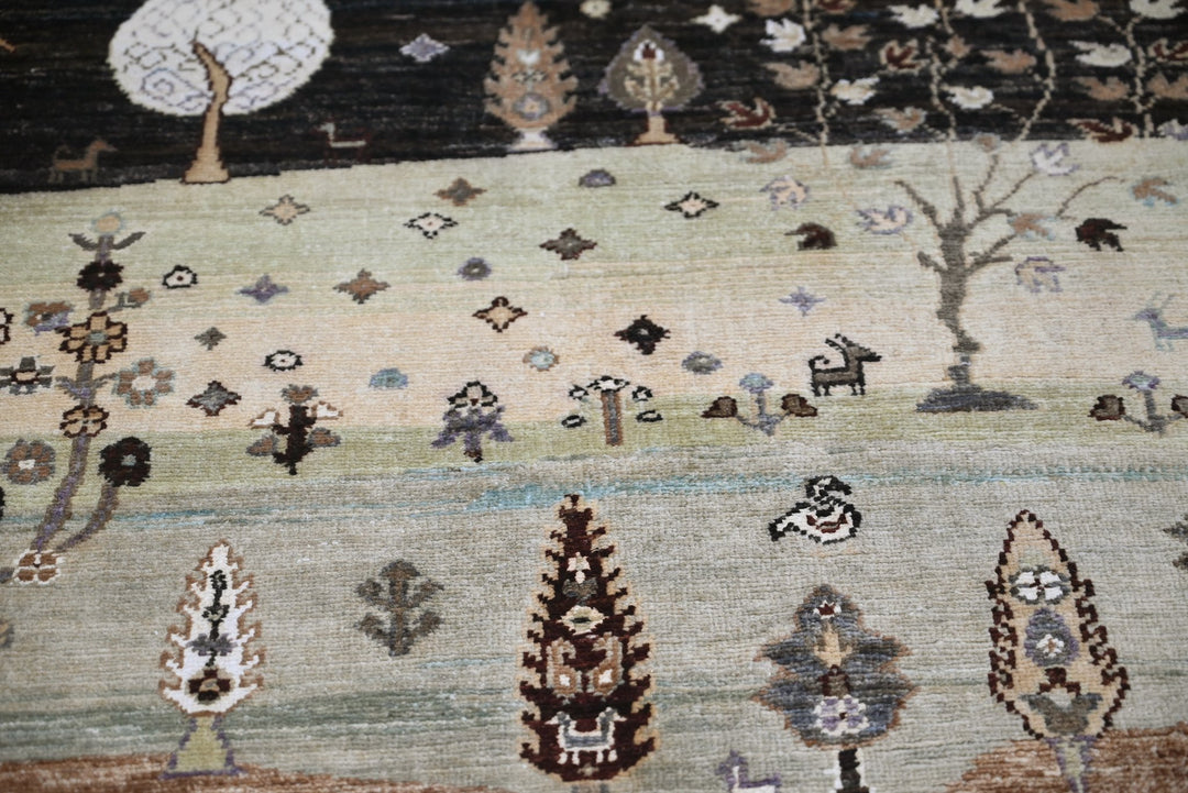black Accent rug 3' 5" x 4' 9"
