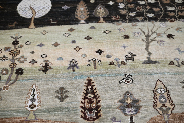 black Accent rug 3' 5" x 4' 9"