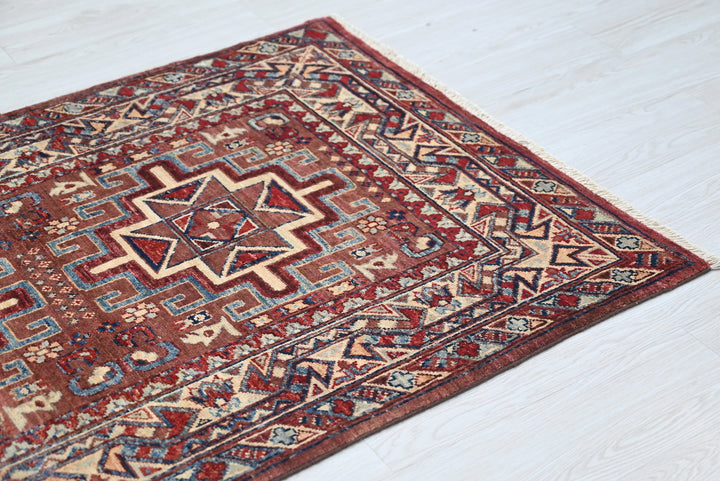 brown Accent rug 3' 3" x 4' 9"