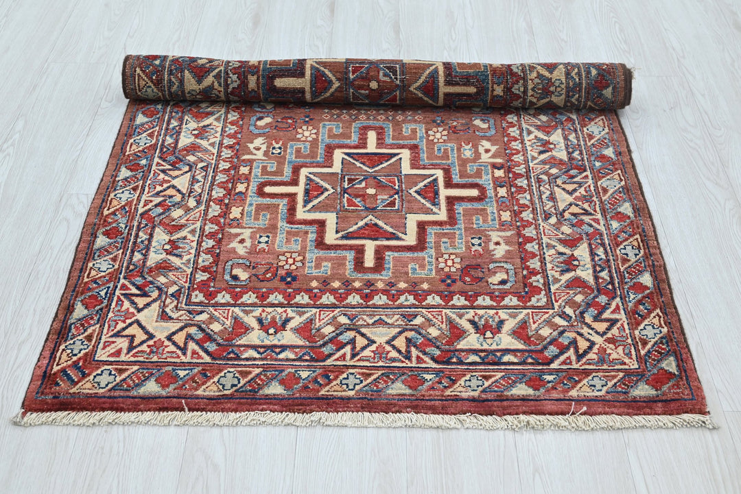 brown Accent rug 3' 3" x 4' 9"