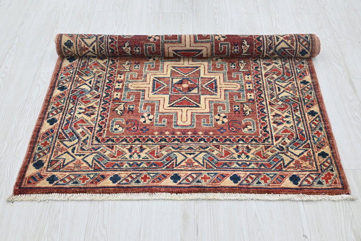 red Accent rug 3' 4" x 4' 10"