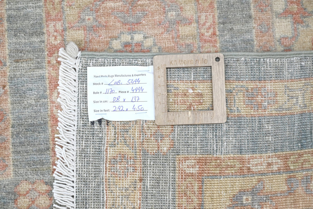 gray Accent rug 2' 11" x 4' 6"