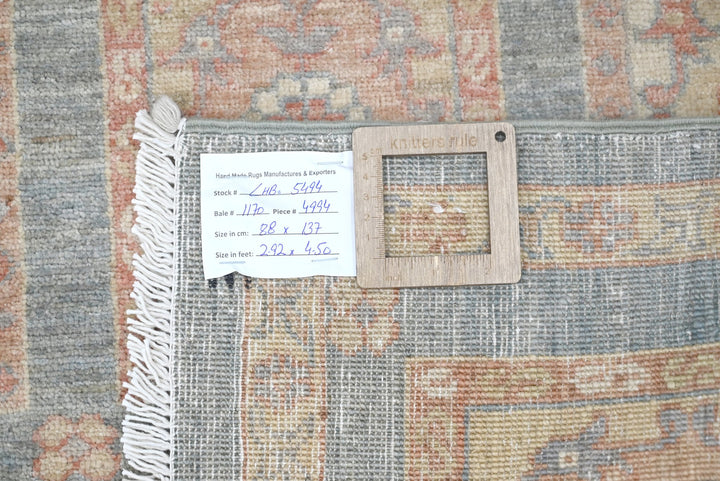 gray Accent rug 2' 11" x 4' 6"