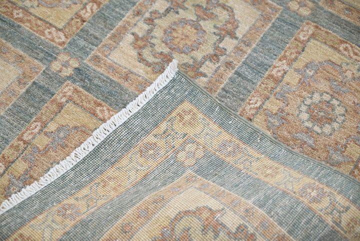 gray Accent rug 3' 0" x 4' 10"