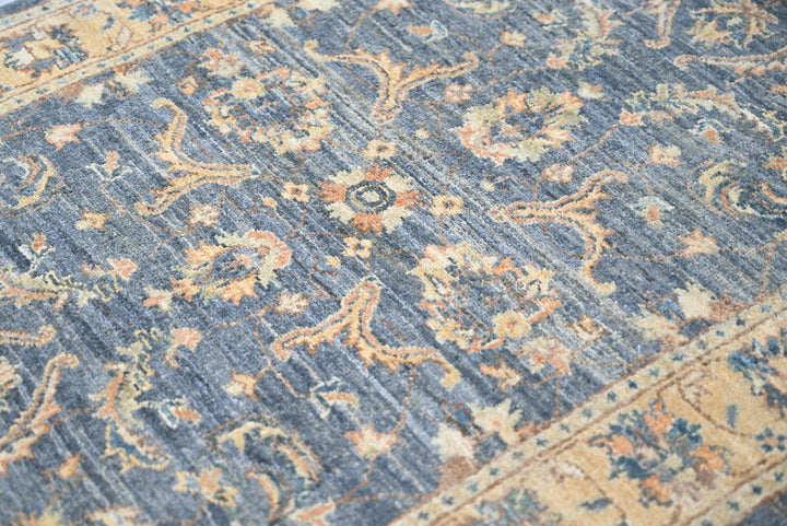 gray Accent rug 3' 0" x 4' 10"