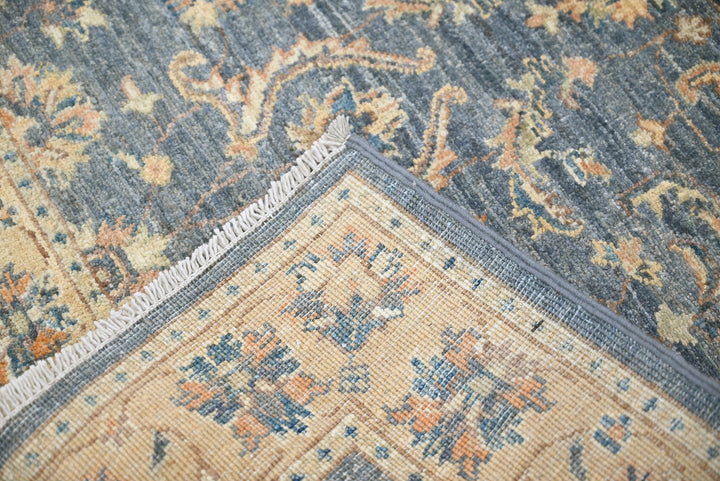 gray Accent rug 3' 0" x 4' 10"