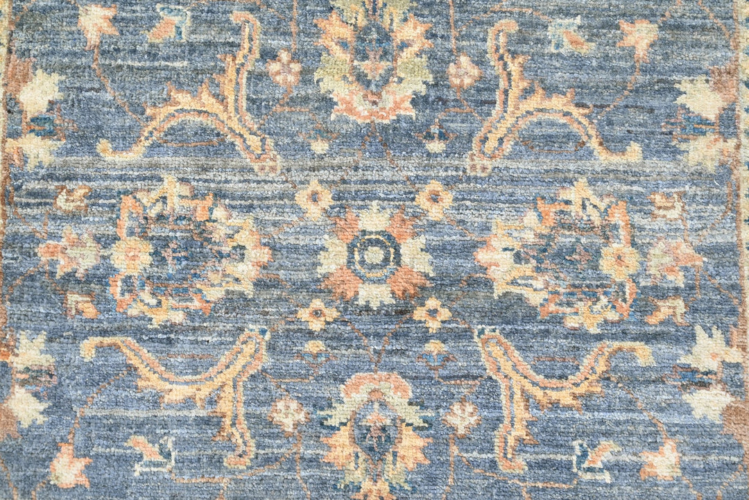 gray Accent rug 3' 0" x 4' 10"