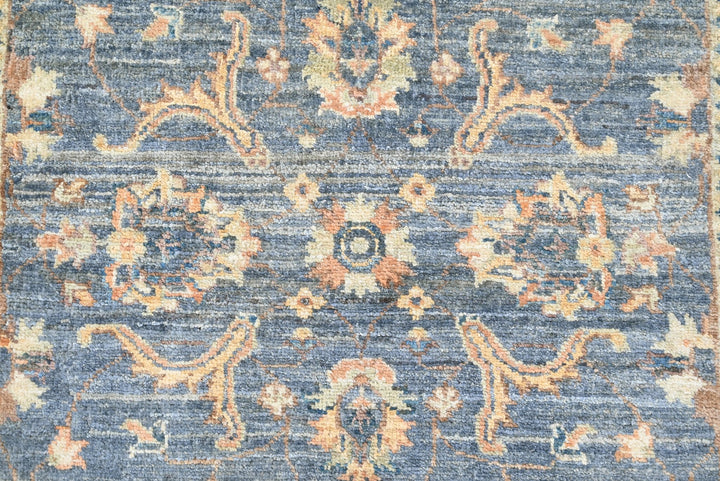 gray Accent rug 3' 0" x 4' 10"