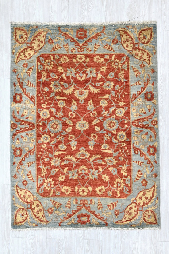 red Accent rug 4' 0" x 5' 8"