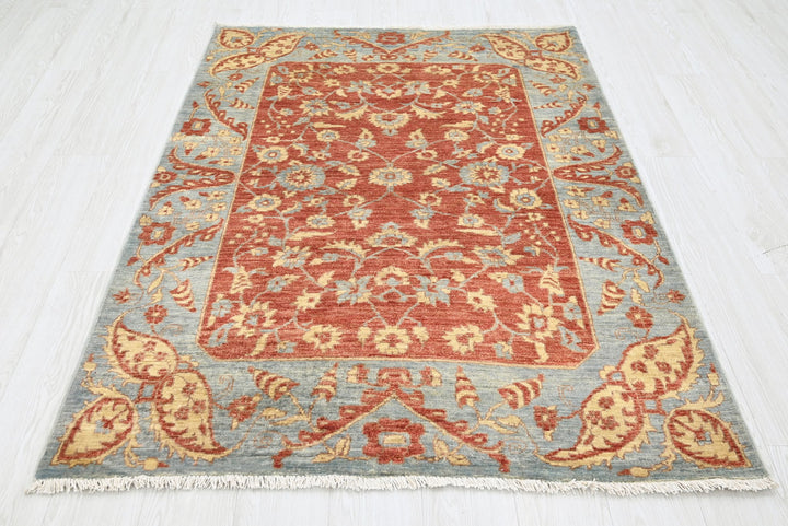 red Accent rug 4' 0" x 5' 8"