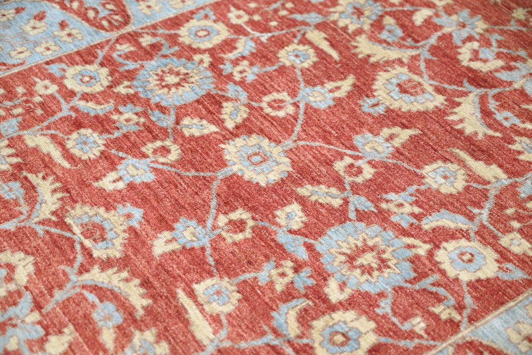 red Accent rug 4' 0" x 5' 8"