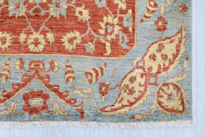 red Accent rug 4' 0" x 5' 8"