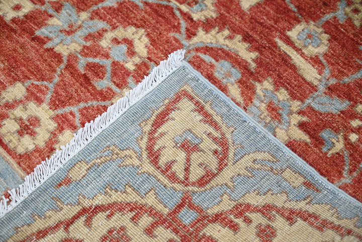 red Accent rug 4' 0" x 5' 8"