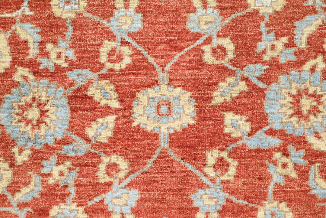 red Accent rug 4' 0" x 5' 8"