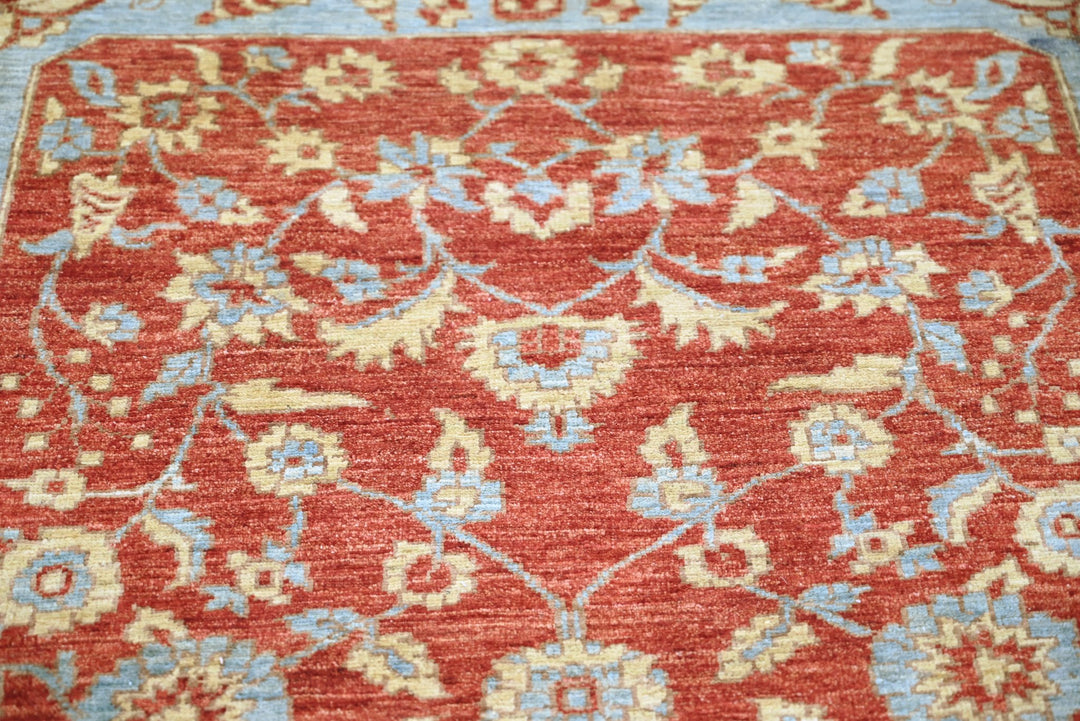 red Accent rug 4' 0" x 5' 8"