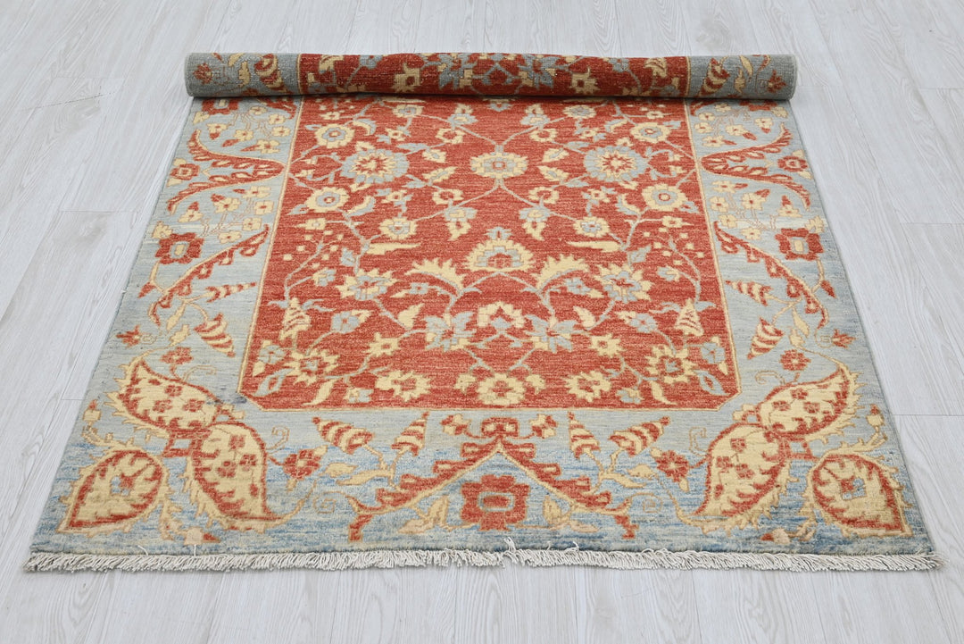 red Accent rug 4' 0" x 5' 8"