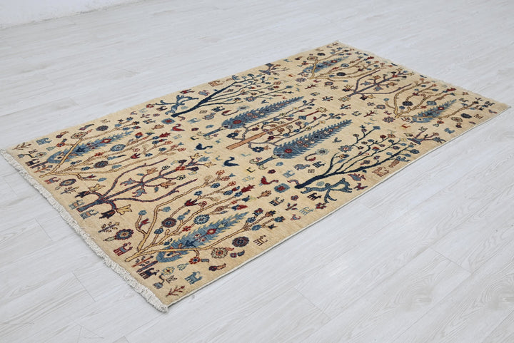 white Accent rug 3' 7" x 6' 3"