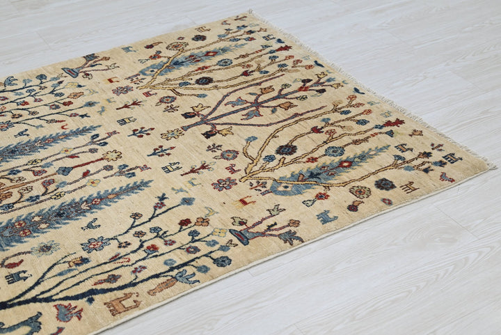 white Accent rug 3' 7" x 6' 3"