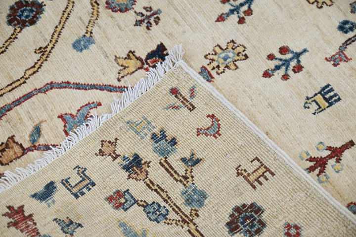 white Accent rug 3' 7" x 6' 3"