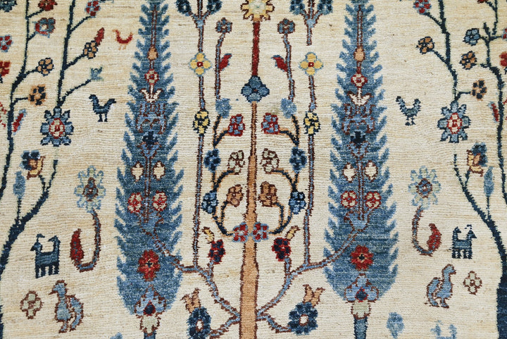 white Accent rug 3' 7" x 6' 3"