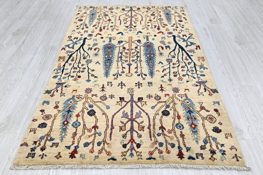 white Accent rug 3' 7" x 6' 3"