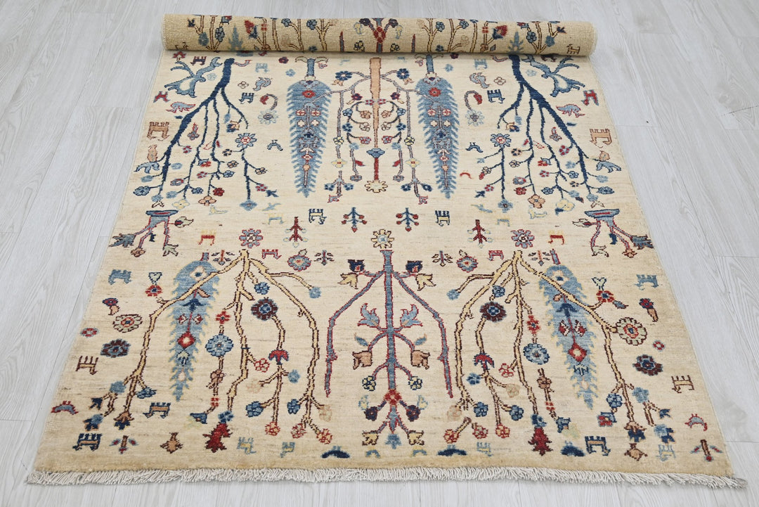 white Accent rug 3' 7" x 6' 3"