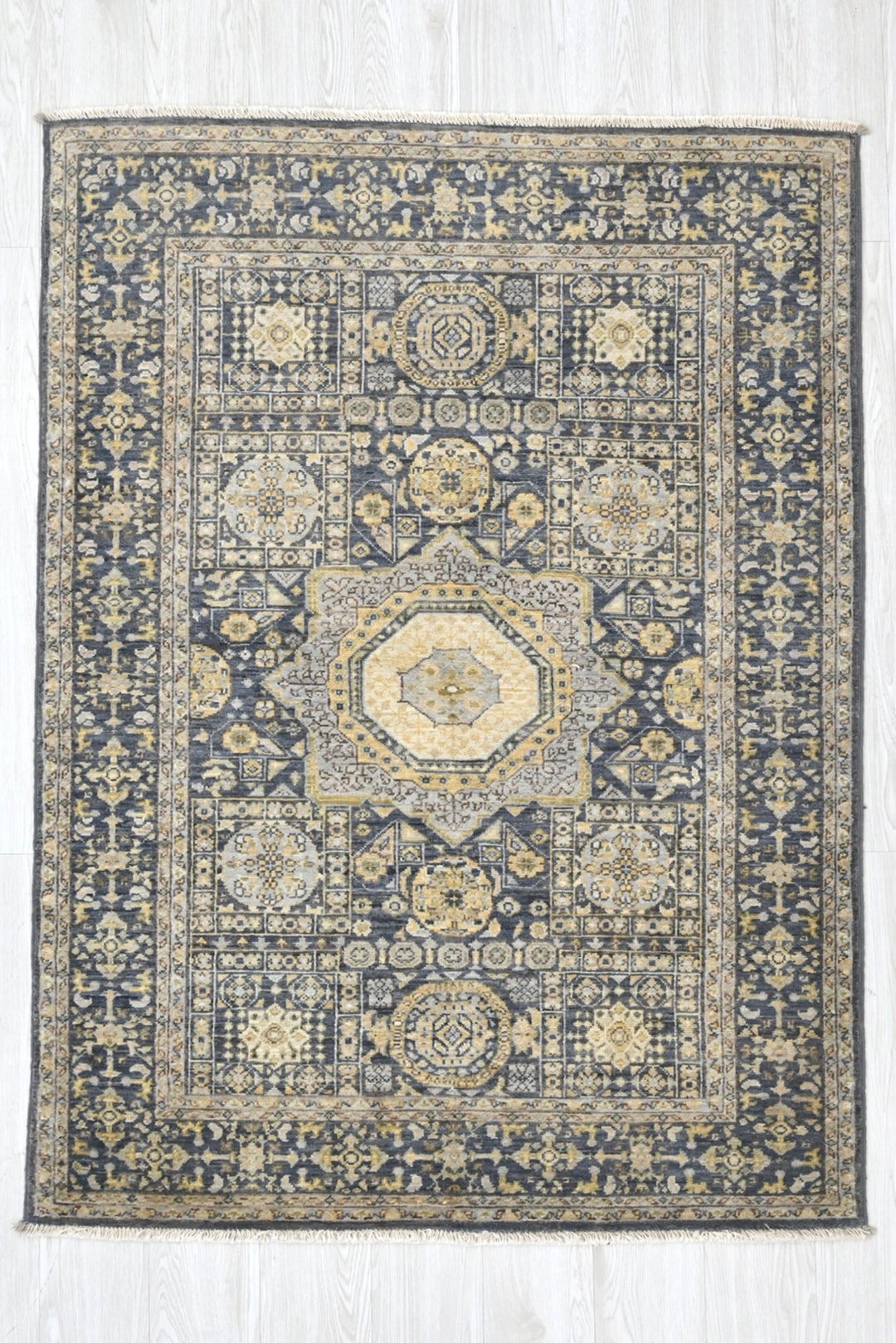 blue Accent rug 3' 10" x 5' 4"