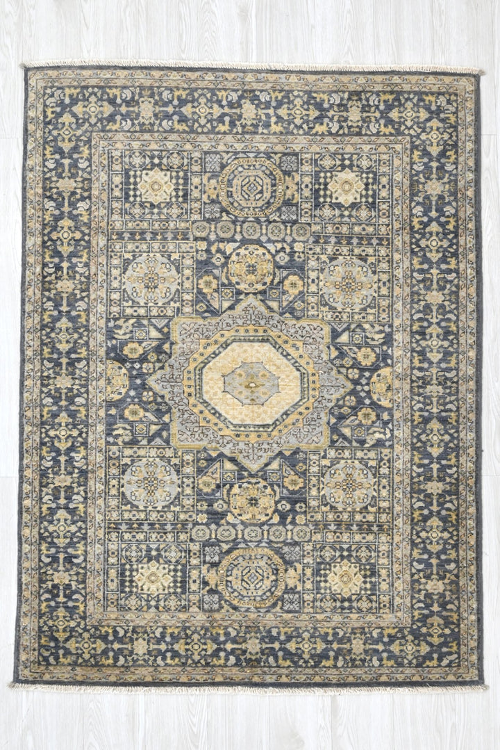 blue Accent rug 3' 10" x 5' 4"