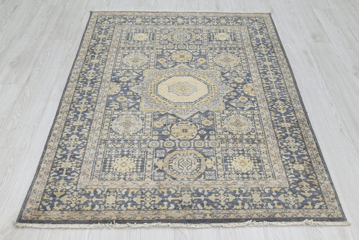 blue Accent rug 3' 10" x 5' 4"