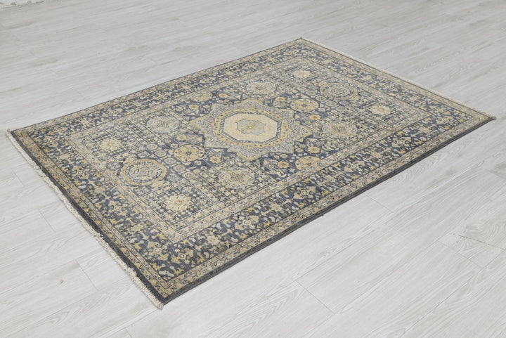 blue Accent rug 3' 10" x 5' 4"