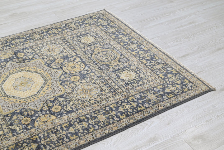 blue Accent rug 3' 10" x 5' 4"