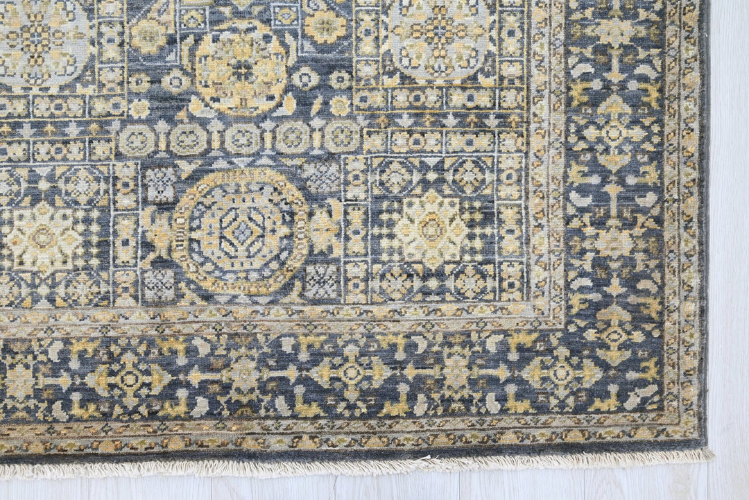 blue Accent rug 3' 10" x 5' 4"