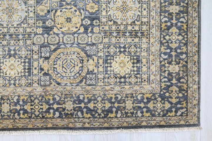 blue Accent rug 3' 10" x 5' 4"