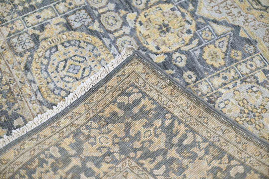 blue Accent rug 3' 10" x 5' 4"
