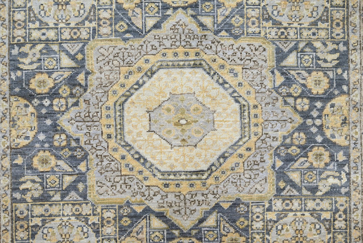blue Accent rug 3' 10" x 5' 4"