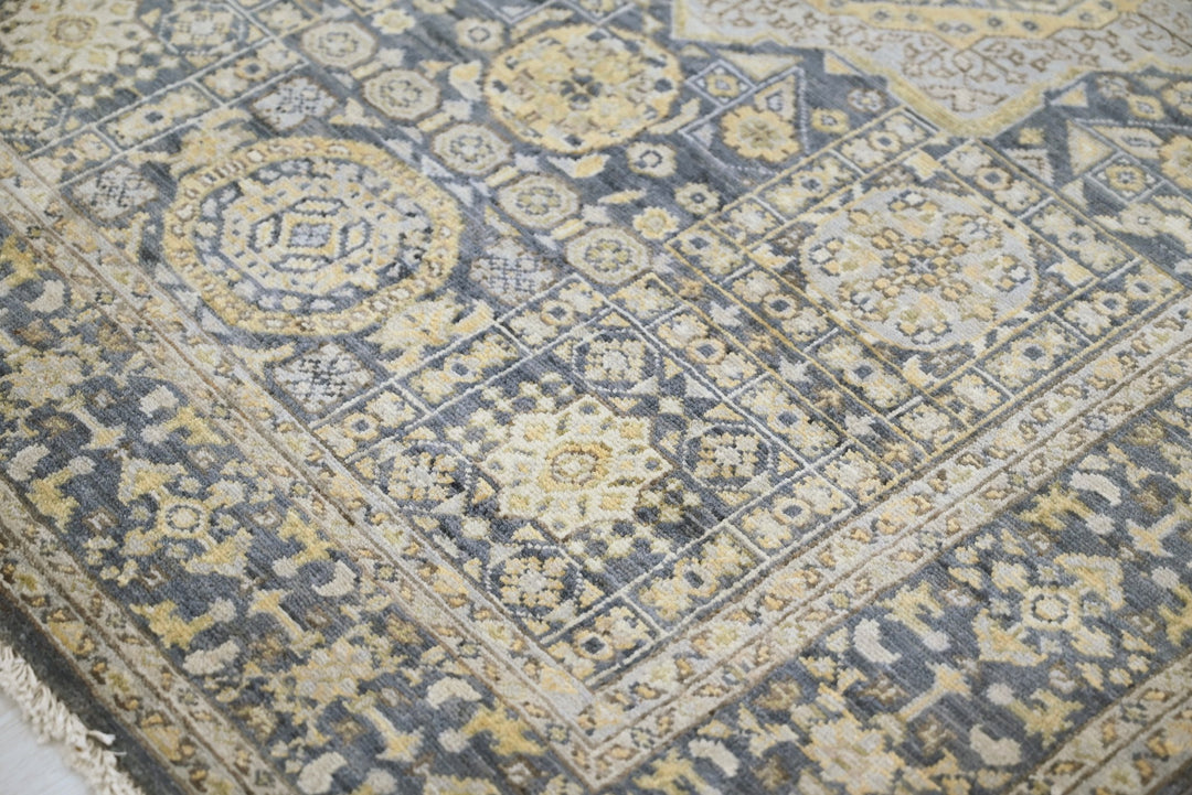 blue Accent rug 3' 10" x 5' 4"