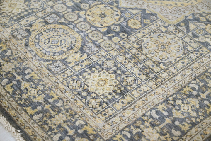 blue Accent rug 3' 10" x 5' 4"