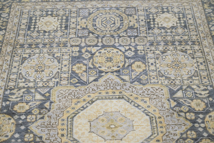 blue Accent rug 3' 10" x 5' 4"