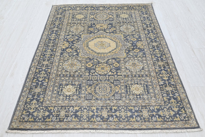 blue Accent rug 3' 10" x 5' 4"