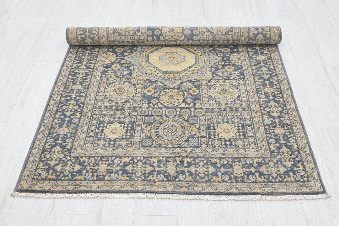 blue Accent rug 3' 10" x 5' 4"
