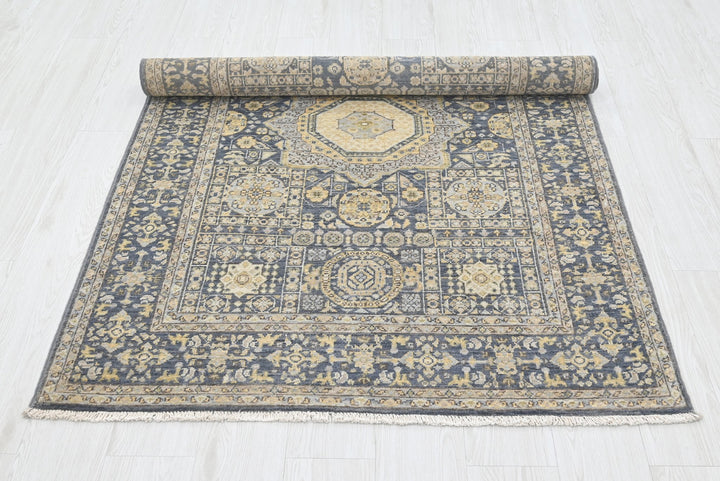 blue Accent rug 3' 10" x 5' 4"