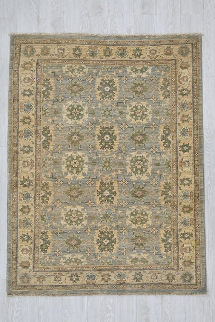 blue Accent rug 4' 1" x 5' 10"
