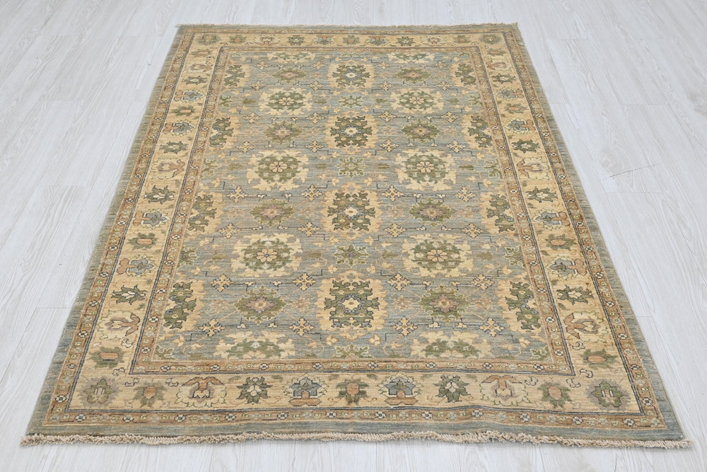 blue Accent rug 4' 1" x 5' 10"