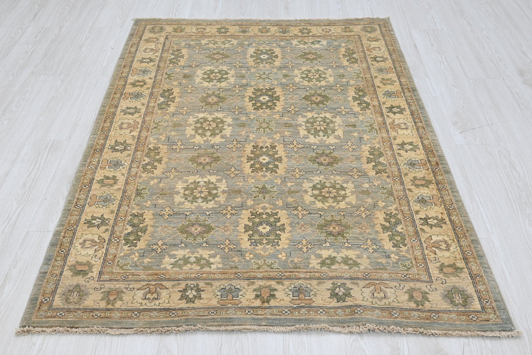 blue Accent rug 4' 1" x 5' 10"