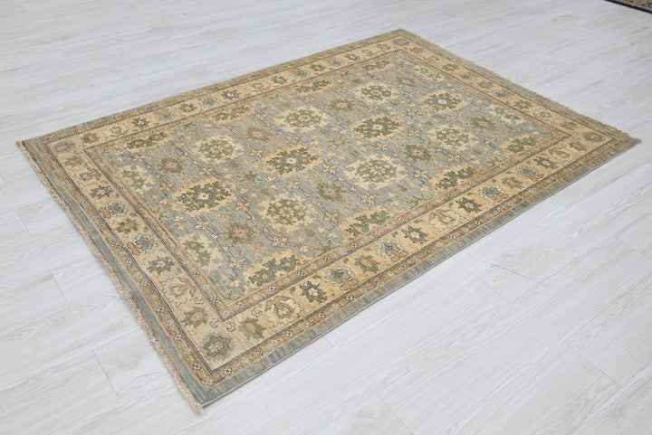 blue Accent rug 4' 1" x 5' 10"