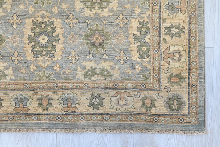 blue Accent rug 4' 1" x 5' 10"