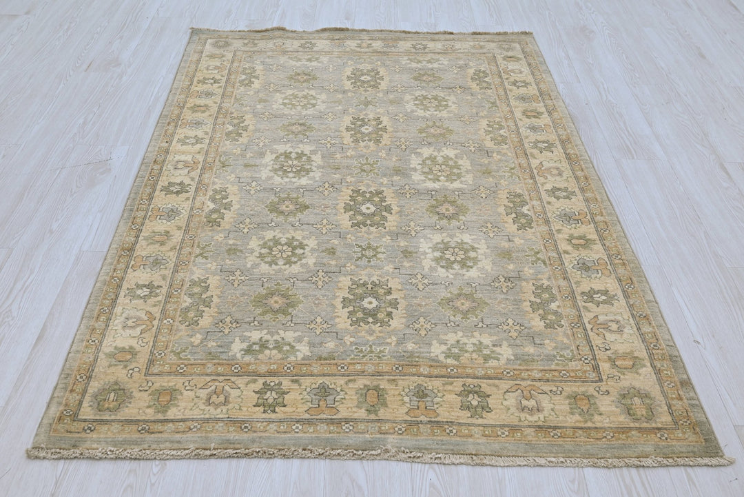 blue Accent rug 4' 1" x 5' 10"