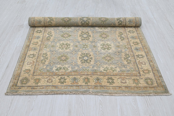 blue Accent rug 4' 1" x 5' 10"