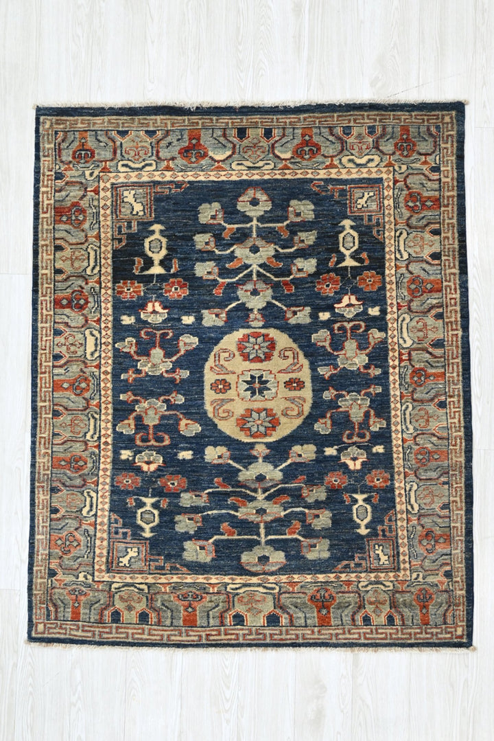 blue Accent rug 3' 11" x 5' 0"