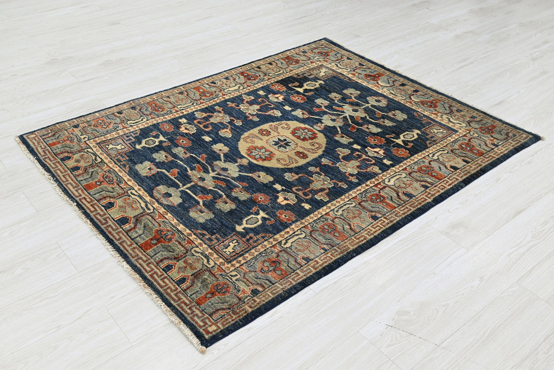 blue Accent rug 3' 11" x 5' 0"
